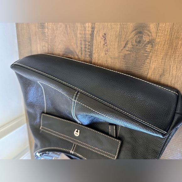 Beautiful Etienne Aigner black leather handbag in great condition - Picture 13 of 13